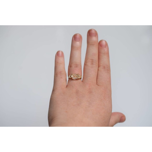 Size 6 Gold Engagement Ring, 14k Solid Gold, Three Stone Wedding Ring Ro… - Picture 4 of 5